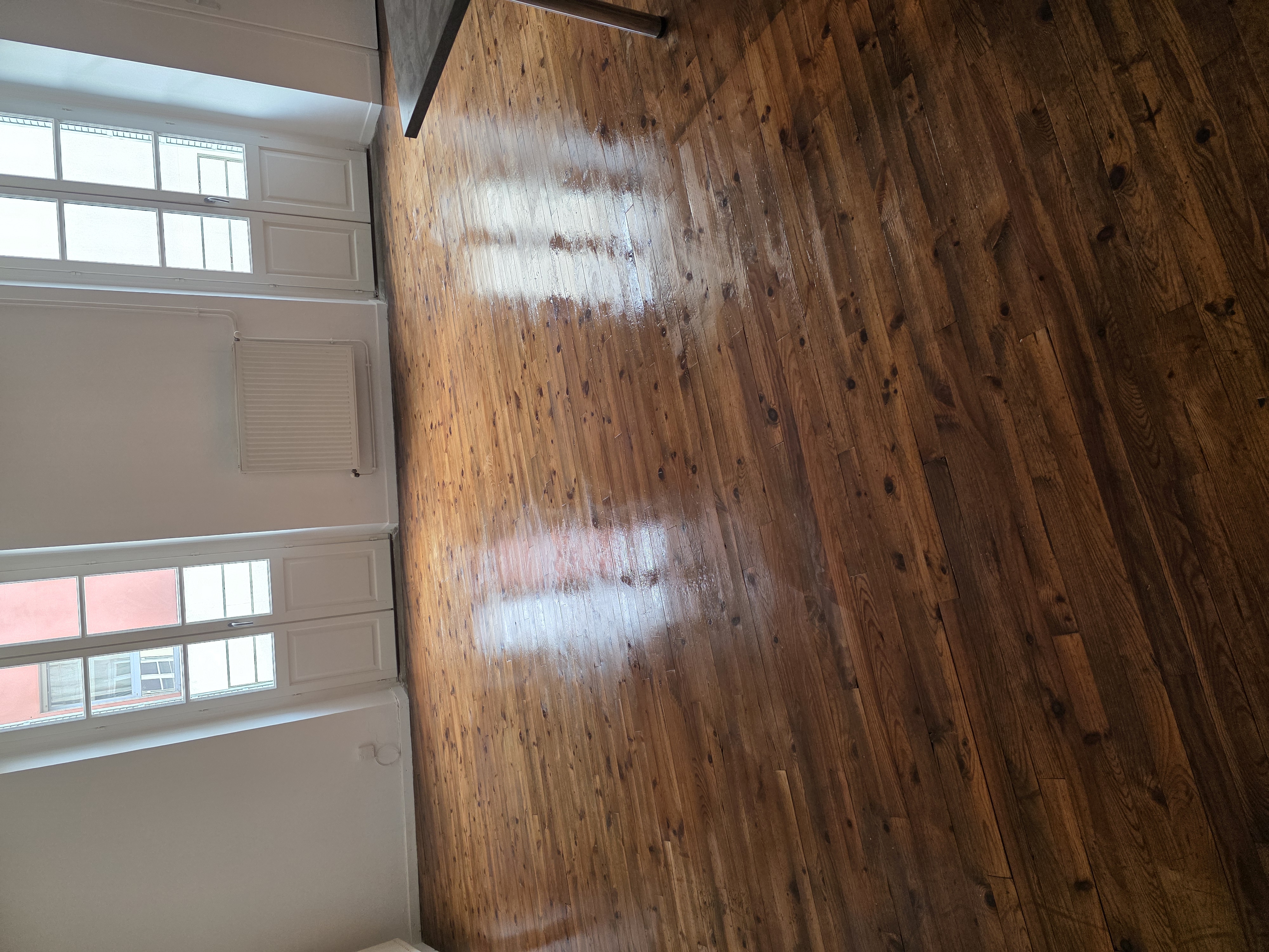 Redonnez vie à votre parquet - Nettoyage professionnel parquet massif