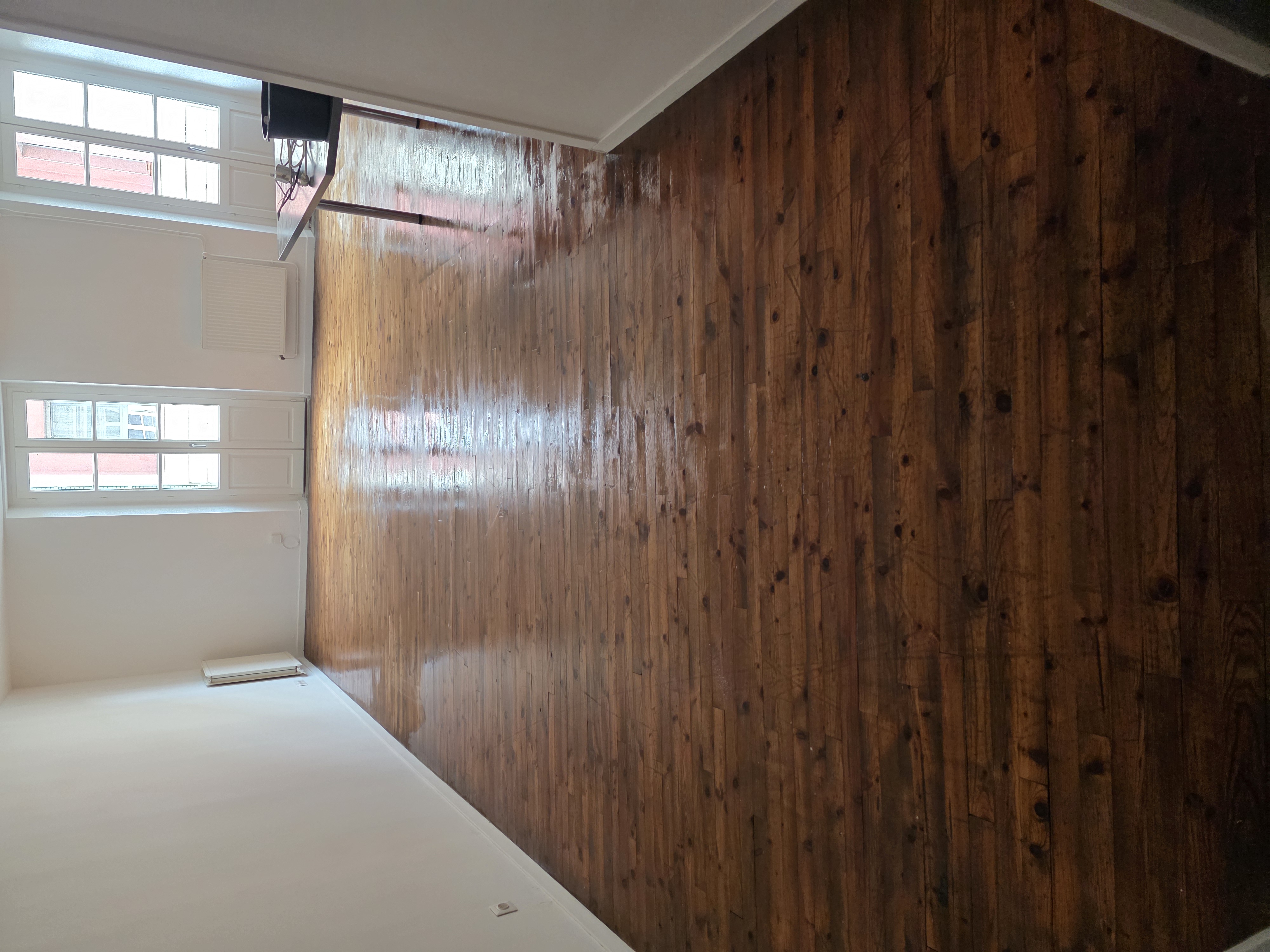 Redonnez vie à votre parquet - Nettoyage professionnel parquet massif